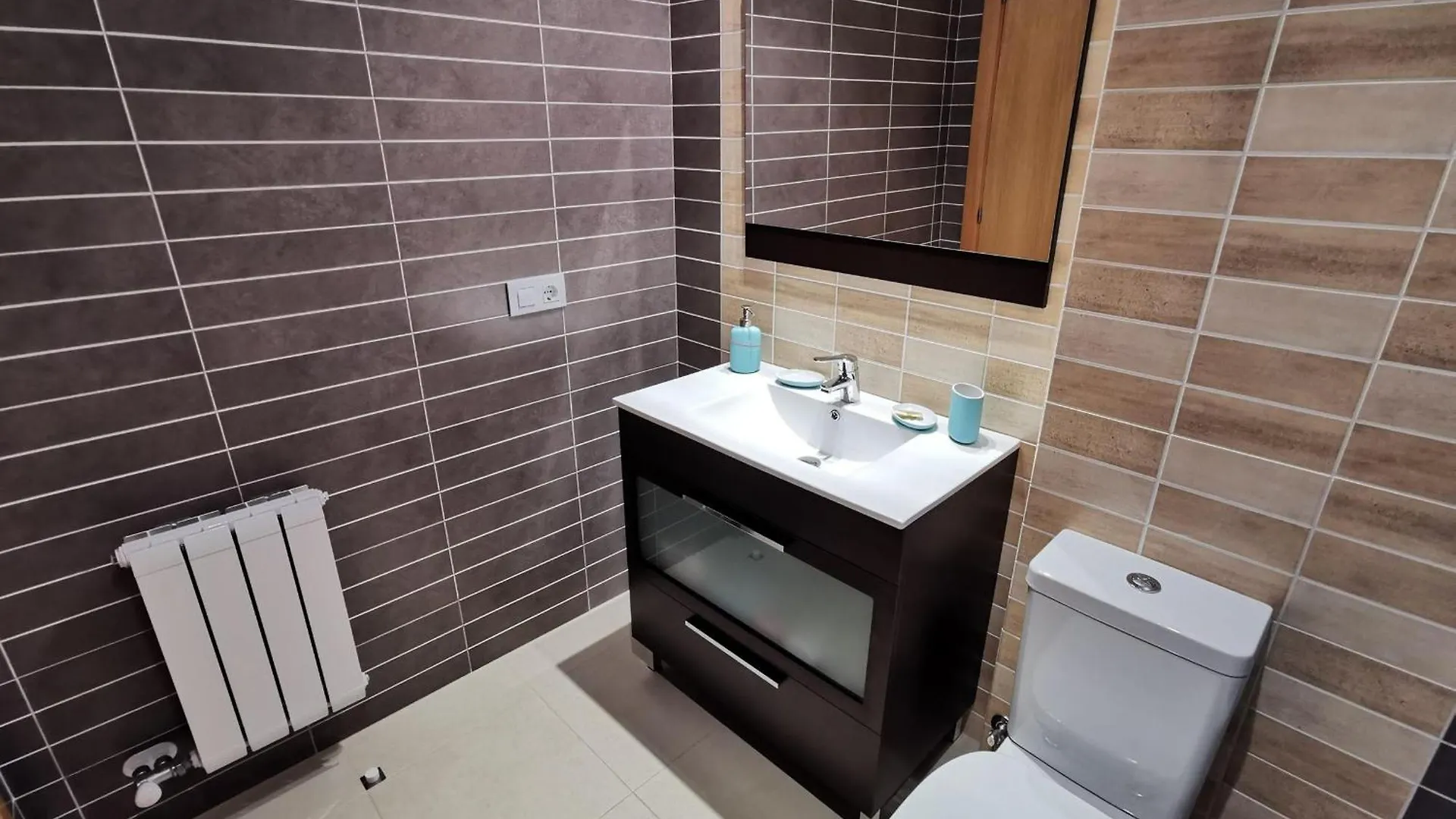 Apartamento Ideal En Llanca: Terraza, Parking Y Cerca De La Playa - Es-89-87 Spain
