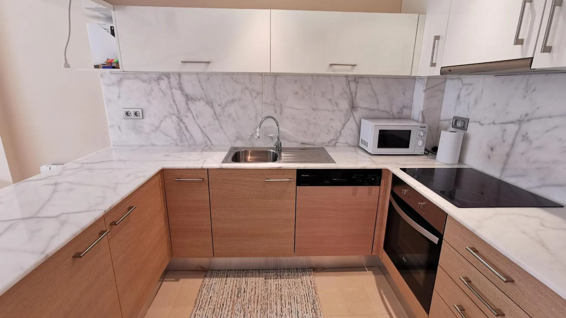 Apartamento Ideal En Llanca: Terraza, Parking Y Cerca De La Playa - Es-89-87
