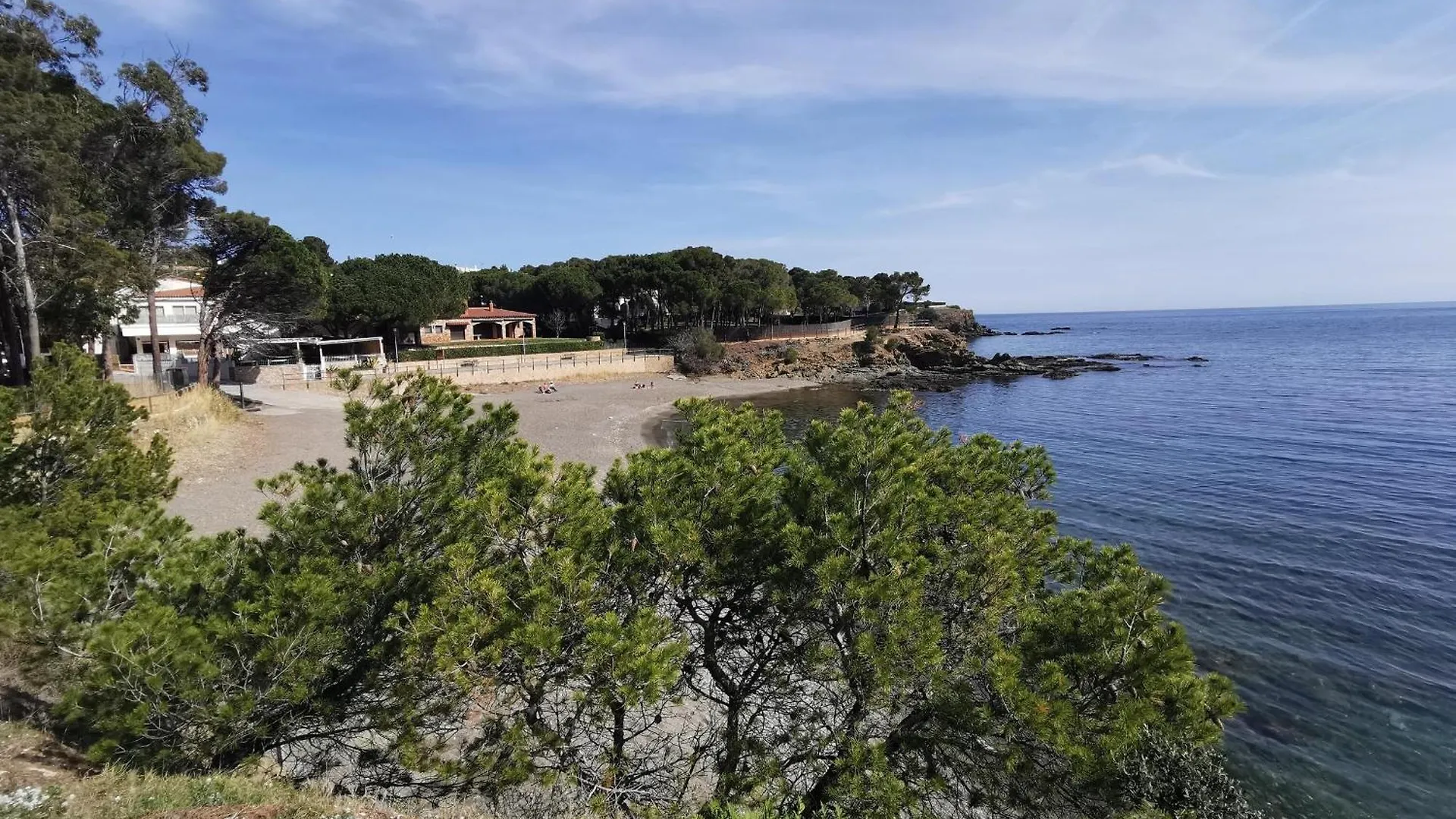 Apartamento Ideal En Llanca: Terraza, Parking Y Cerca De La Playa - Es-89-87 Llanca
