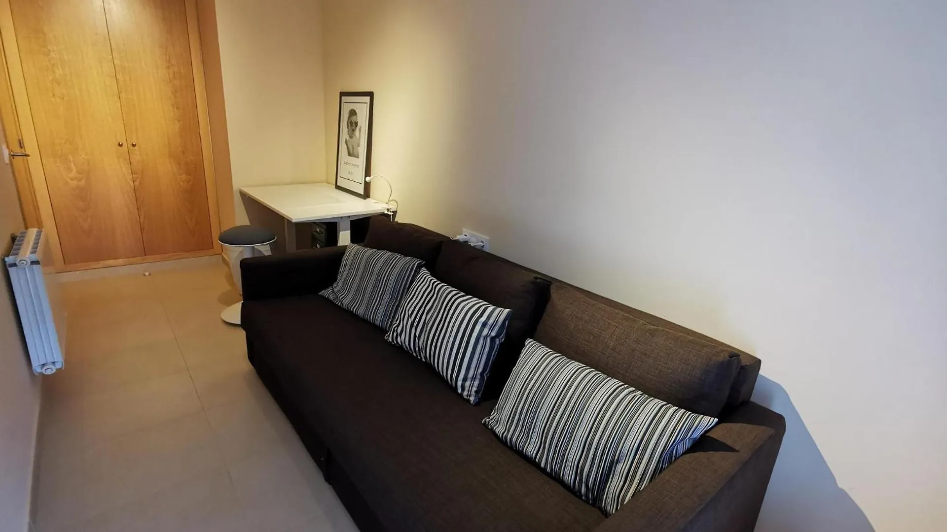 Apartamento Ideal En Llanca: Terraza, Parking Y Cerca De La Playa - Es-89-87 Spain